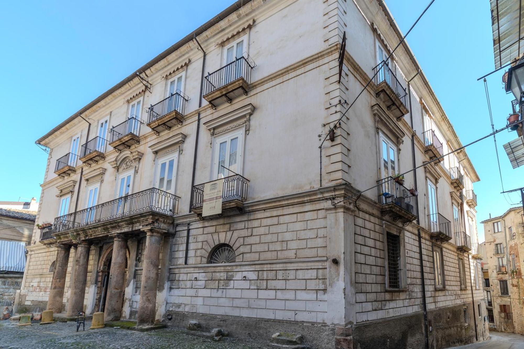 Dimora Storica Giostra Vecchia - Palazzo Grisolia 1809 Cosenza Exterior photo